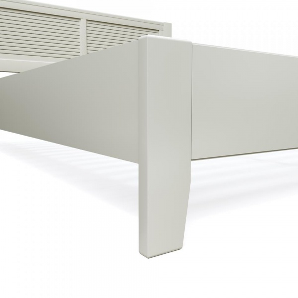 кровать в спальню