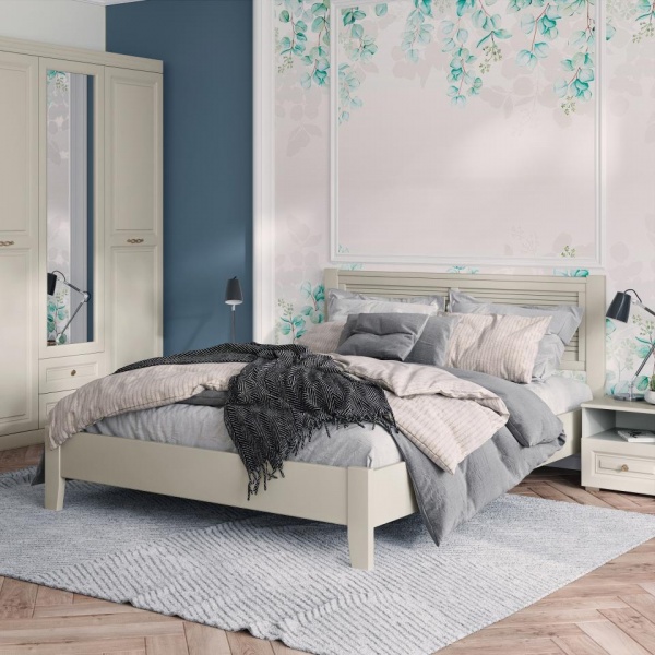 кровать в спальню