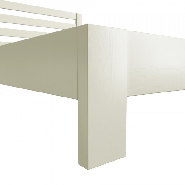 кровать в спальню