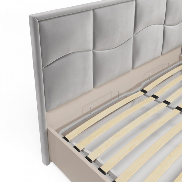 кровать в спальню