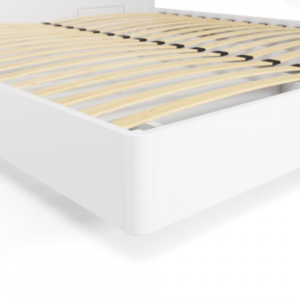 кровать в спальню